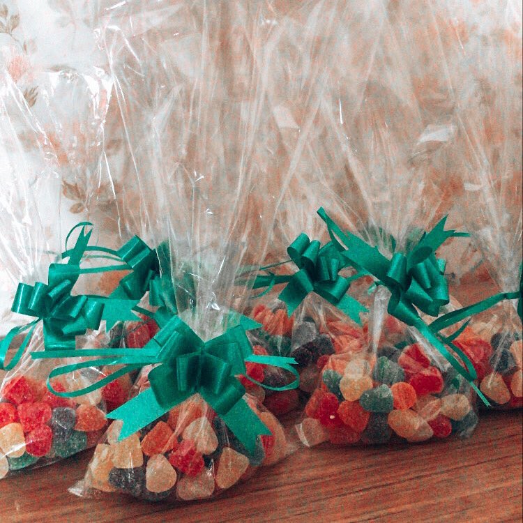micardoner's tweet photo. Amigues, estoy con emprendimiento de golosinas y chocolates, donde tenemos precios super baratos(real, no es chamuyo) y hacemos entregas y envíos por la zona San Martin 🤍✨🍫 el ig es: @tododulcestore me ayudarían un montón difundiendo! Gracias ����🏻💕✨🤍 https://t.co/jIxFlw2S6b