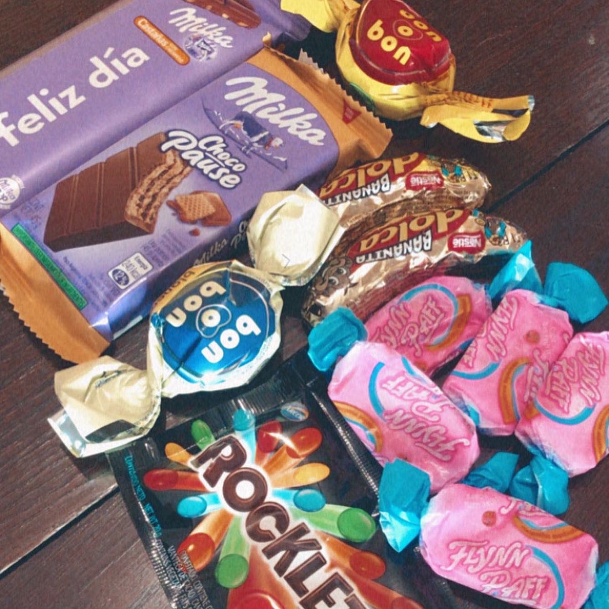 micardoner's tweet photo. Amigues, estoy con emprendimiento de golosinas y chocolates, donde tenemos precios super baratos(real, no es chamuyo) y hacemos entregas y envíos por la zona San Martin 🤍✨🍫 el ig es: @tododulcestore me ayudarían un montón difundiendo! Gracias ����🏻💕✨🤍 https://t.co/jIxFlw2S6b