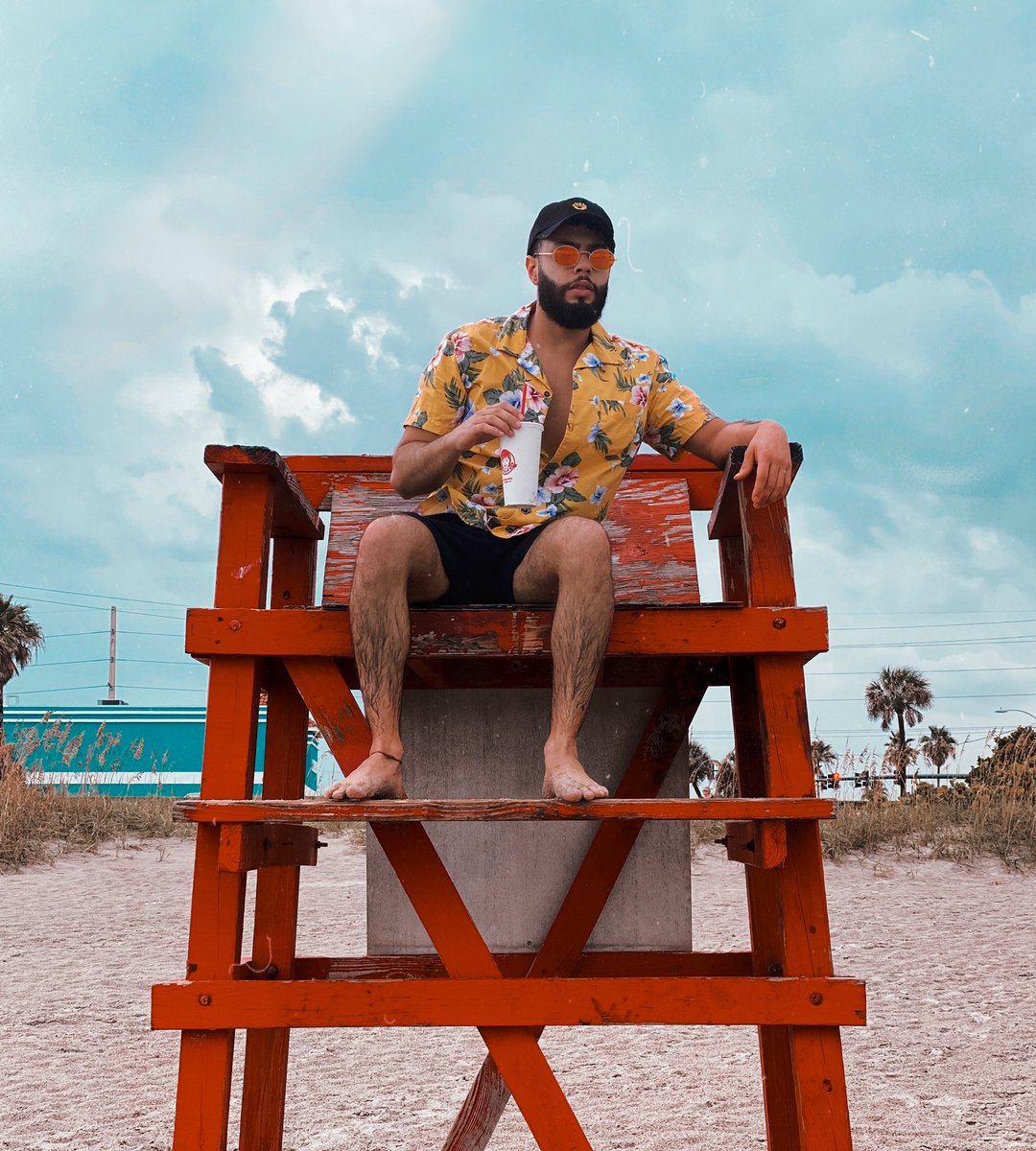 EXOSgg's tweet image. “El rey desde el trono”