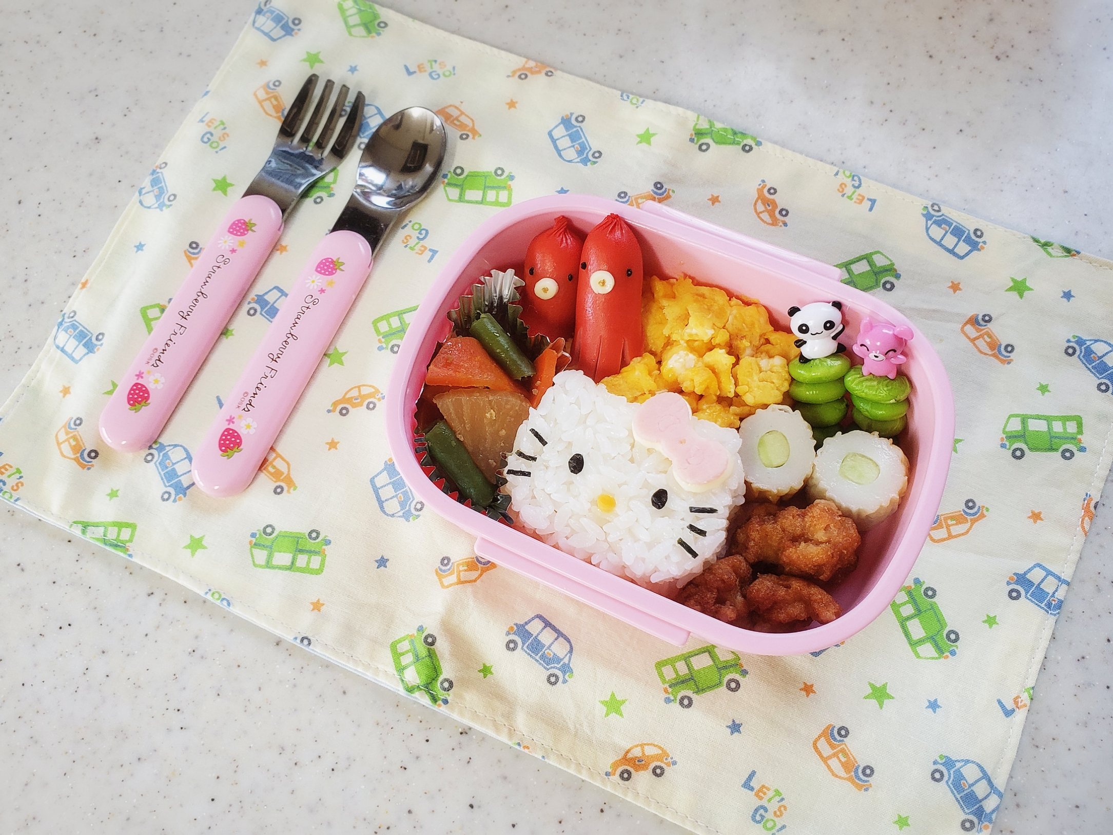 みずき 今日のお弁当はキティちゃん おひげが真っ直ぐにできなかった 月曜日から8月末まで午前保育になるから しばらくお弁当はお休みです いつもいいねくださる方 ありがとうございます お弁当 キャラ弁 ハローキティ キティちゃん