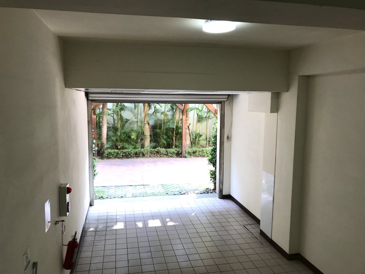 mapleton_motel's tweet photo. 楓采每間客房皆有獨立車庫，可確保您的愛車無論是：汽車、重機或自行車，皆可免於日曬雨淋和遭竊風險。更不用煩惱住宿找不到停車位或者是還要多負擔額外的停車費用等問題。

國旅爆發！飯店「停車」一位難求　客訴接不停
https://t.co/LPf7gGeXGR

#免費停車位 #獨立車庫 #汽車旅館 #MotorHotel #Motel https://t.co/R1J14gAVlM