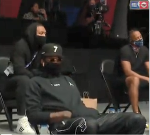【影片】罕見的奇景！甜瓜Lillard等巨星現場圍觀湖艇大戰，紛紛化身觀摩團！-黑特籃球-NBA新聞影音圖片分享社區