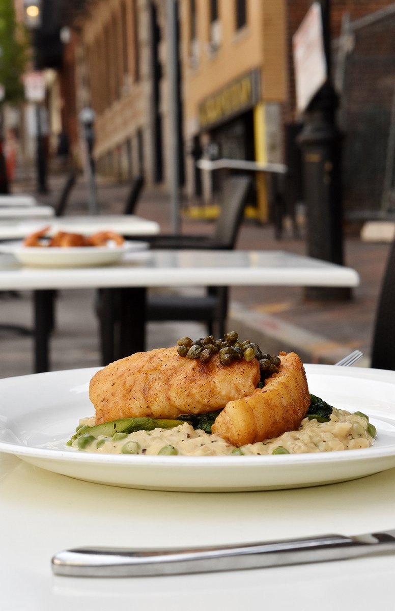 Grotto37's tweet image. Seared cod, spinach and asparagus over a creamy reggiano risotto. Oh, and it's topped with a light brown butter caper sauce. We won't judge if you're drooling 😜🤤

#bostonbestrestaurants