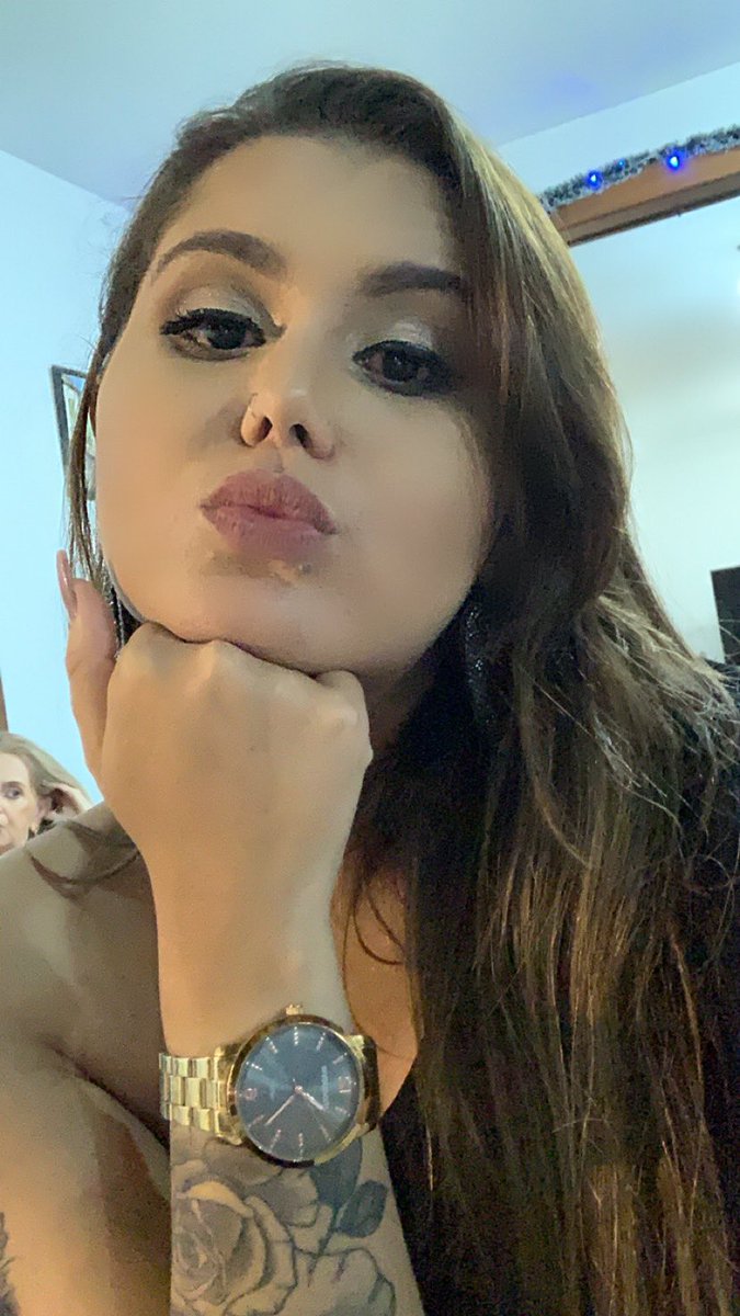 pamsbrasil's tweet image. Salvei essa foto ~tão natural como a luz do dia~ para quando eu for fazer harmonização, eu virar para o médico e dizer: eu quero ficar, no mínimo, parecendo um filtro do Instagram de verdade 😂😌 #alectomia #preenchimentolabial #acidohialuronico #harmonizaçaofacial #buchectomia