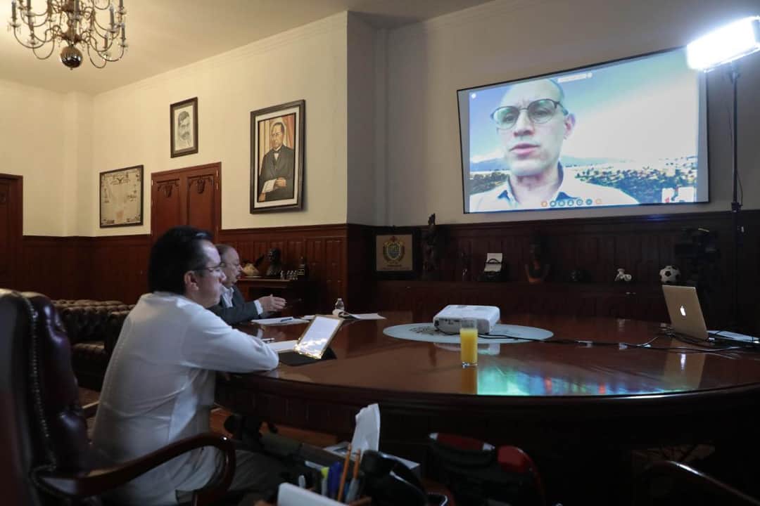 buzonveraboca's tweet photo. #NoticiaBV En reunión de CONAGO, Cuitláhuac reitera apego a lineamientos con la Federación 

Informacion completa 👉  https://t.co/AcGK1rMLSX

#Veracruz https://t.co/zYRd6stSOe