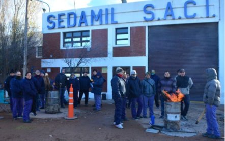 MaruOrtizTw's tweet photo. #Trelew 
Cerró sus puertas #SEDAMIL
"Es la noticia más triste del año. Hay empresarios que cuando no tiene rentabilidad se van, desaparecen", @TWAMaderna https://t.co/KYeSyjKMVV