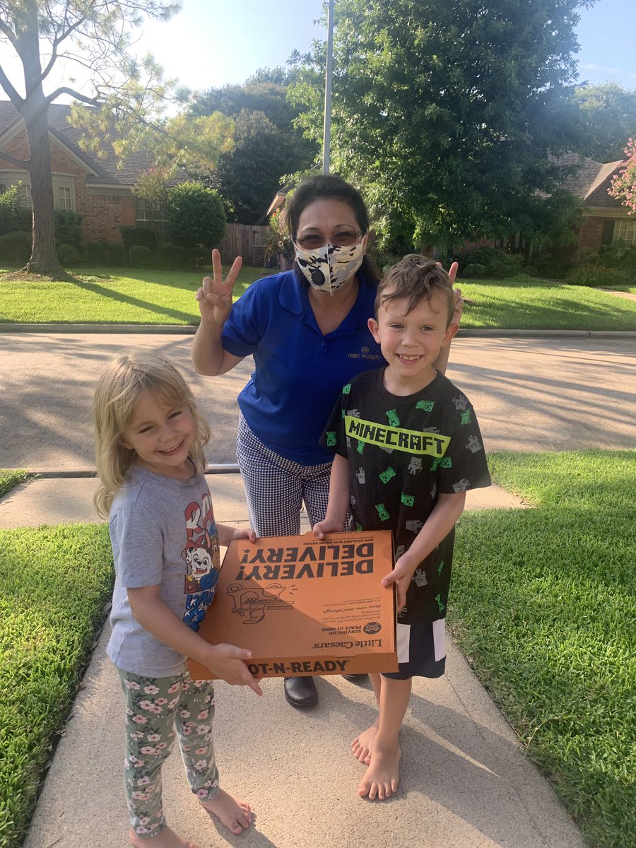 mrsnorthf's tweet photo. Teachers who go the extra mile 😍💯🙌@RowenaRabaya @MaryCrismon @edventure_AISD #hauntedhills #ChooseYourLanding https://t.co/KYWdtgPpCa