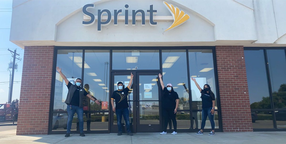 damiaan21's tweet photo. “Great things in business are never done by one person. They’re done by a team of people.” -Steve J

Im so thankful for this team &amp; this company but I’m so ready to start this new chapter w/ #TMobile! On to bigger &amp; better opportunities💗
#Magenta #TheNewTMobile #Uncarrier https://t.co/JXpDUXuX04