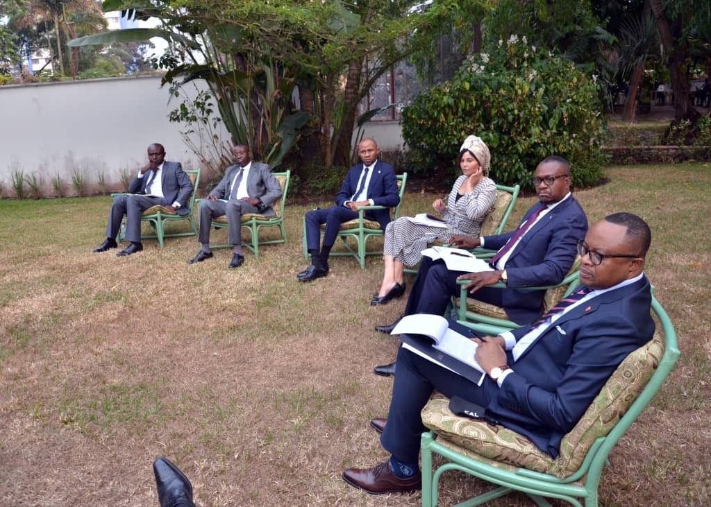 JeunesseMlc's tweet photo. #CENI
Le gpe d 13 personnalités a eu des entretiens avec @bembajp. Des échanges fructueux pour les réformes électorales. Très attentif, #Igwe a assuré de sa disponibilité, et celle du #MLC à apporter sa contribut° pour la réussite de ce travail collectif pour des élect° apaisées. https://t.co/ueOufBJ6ES
