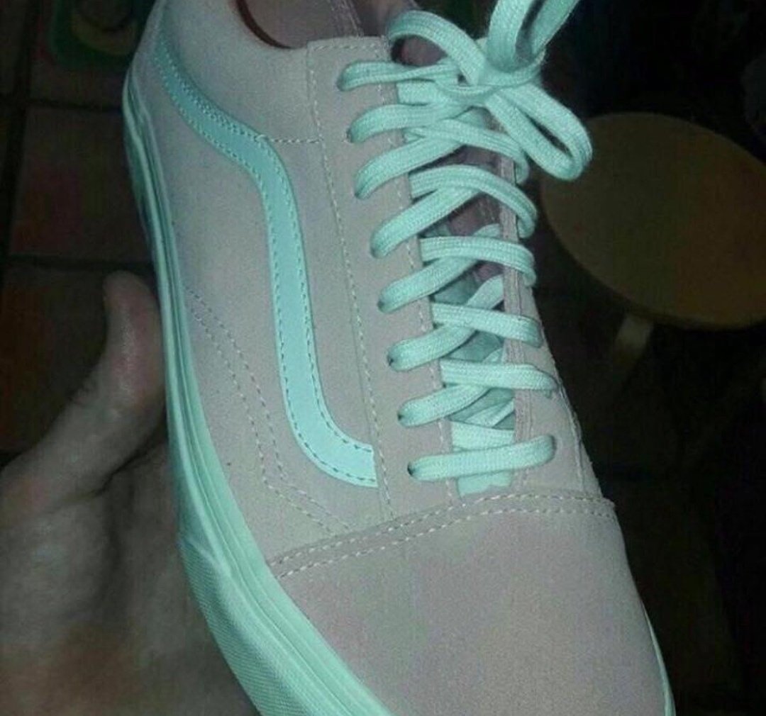 crystaIitess's tweet photo. WHAT COLORS DO YOU SEE??? https://t.co/t2f0QHqTE7