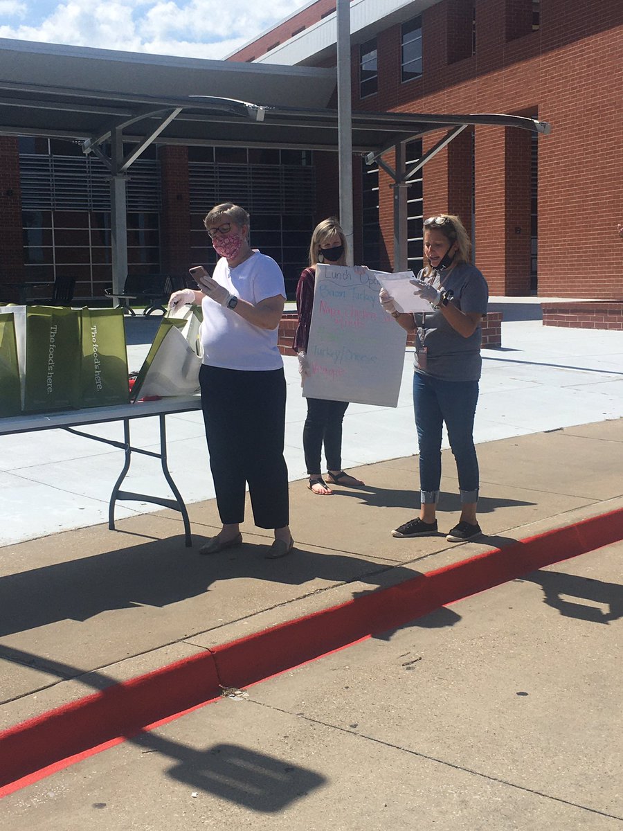 Welcome New Teachers! Having fun in the sun at our Grab and Go lunch today! Special thanks to <a href="/AllysonMcClurg/">Allyson McClurg</a>, Ashlee Wilburn at Fairway MC and Lee Loveless at Guaranty Bank for sponsoring our delicious lunches this week!
