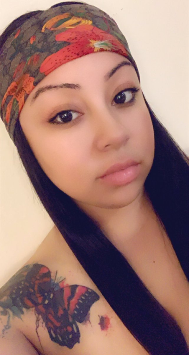 comegetbodied's tweet photo. Diagnosed w/Cancer I fell into depression 😩 Then I decided I was gonna FIGHT CANCER and WIN! This is the first of many battles I will face against Cancer! The first picture is before being diagnosed, the second picture shows my FIRST CANCER SCARS #ImStillBeautiful 🎗 https://t.co/0Y4aEgZssK