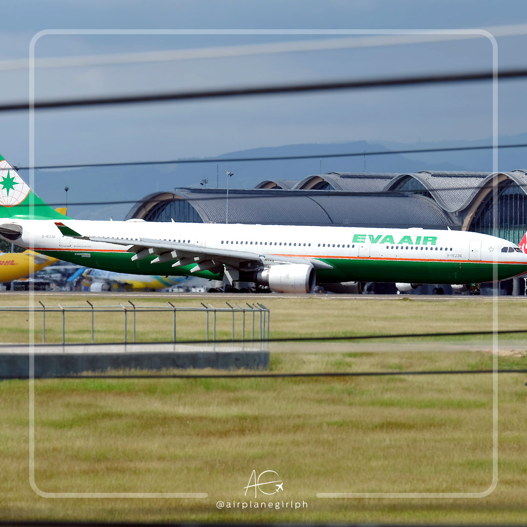 airplanegirlph's tweet photo. Good morning! Here's a photo of EVA Airways A330 jet service at @MactanCebuAirpt to ease my "sepanx" on planespotting! Really miss going to the airport side!
#aviation #planespotting #PlanespottersOfCebu #Philippineplanespotters #EVAair #EVAexperience #StarAllianceFamily #A330 https://t.co/zV0mzEX58B