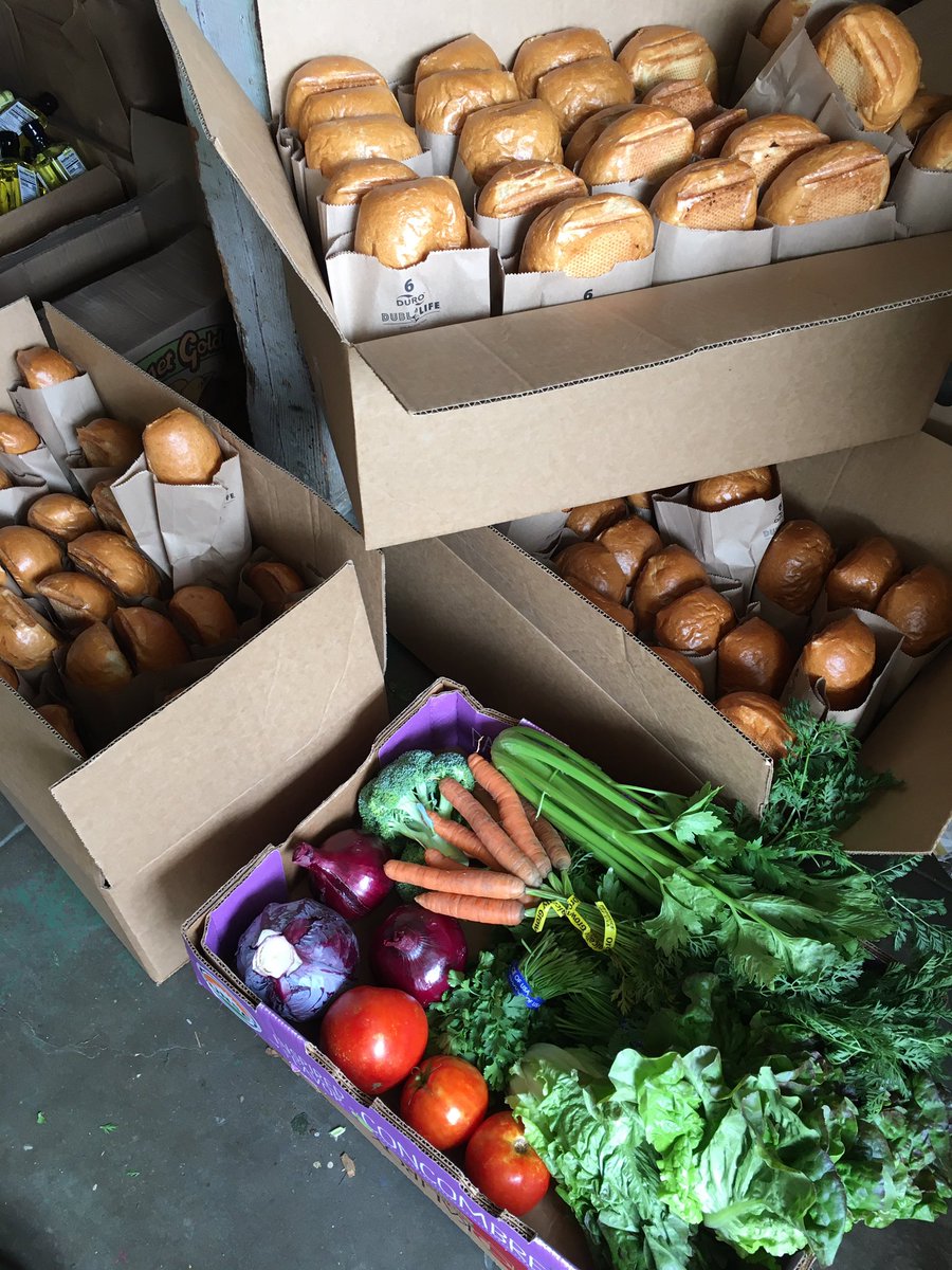 Solidarity_SF's tweet photo. This is Week 20 (5 months!) of community-based mutual aid during covid-19. We deliver free groceries, PPE, local news &amp; tenant’s rights resources to 100 households throughout San Francisco. Healthy food is a right, and our elders deserve our support. Serve the people. 🙏💛 https://t.co/qMHLdh5zwi