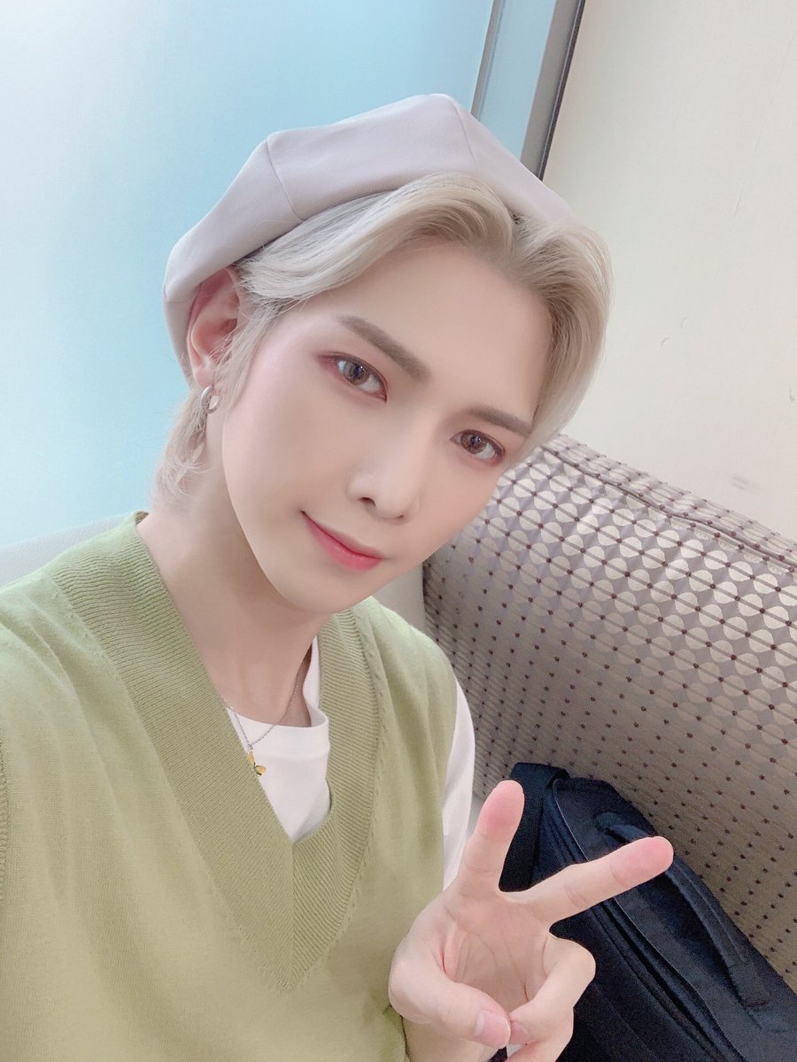 ATEEZofficial's tweet photo. [#여상] 어제 올렸어야 했는데 늦었다ㅠ 에이티니 오늘도 에이티즈와 함께해요!! 사랑해요❤️
#ATEEZ #에이티즈 https://t.co/VJgHGPzz7M