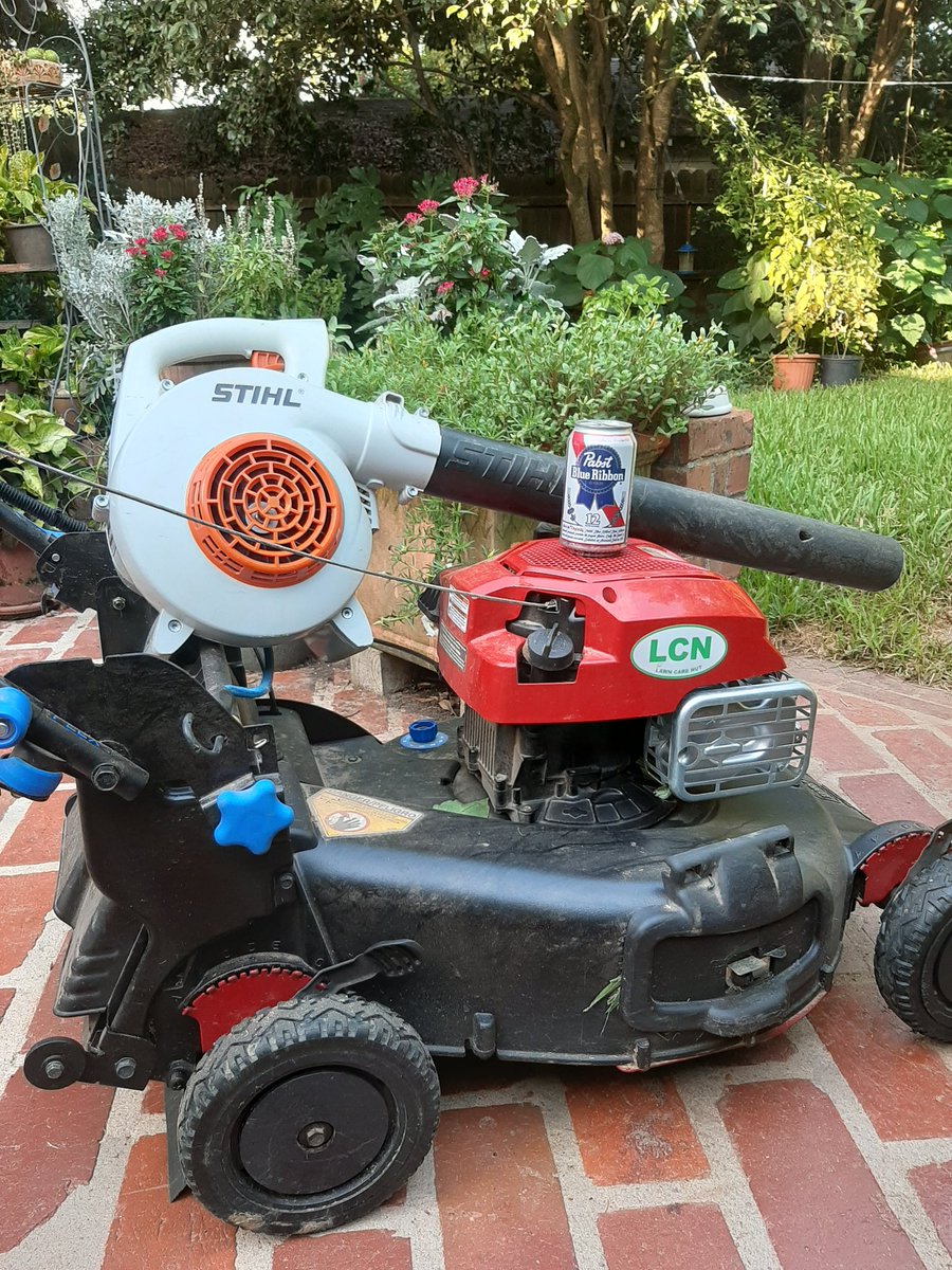 TwoBitHoh's tweet photo. #WEEKNIGHTYARDWORK #ENJOYTHEMOW @AllynPaul @Milorganite @silescot @PabstBlueRibbon @reellowdad @realtreed @grass_mn https://t.co/0bB0Qw9z7F