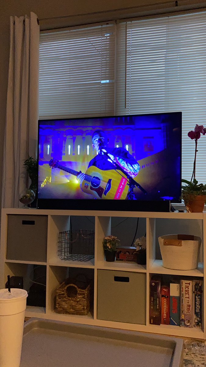 VenemousCat's tweet photo. @DermotKennedy is undoubtably my favorite musician I’ve discovered in the last year. So grateful to see him live virtually tonight. https://t.co/m3trGzdUKp
