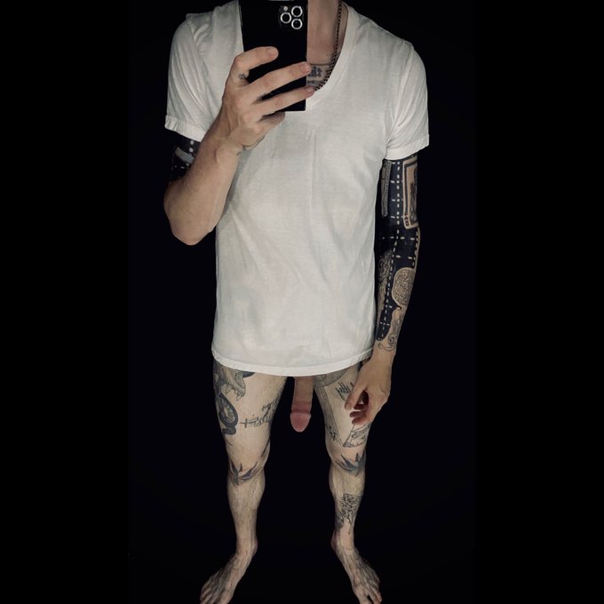 Have a good weekend sluts ~ https://t.co/3utKELaQcl
