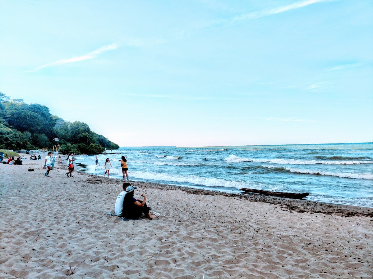 erikk292mke's tweet photo. Evening Stroll at #AtwaterBeach! #MaskUpMKE #SocialDistancing https://t.co/VPC6NE0eJe