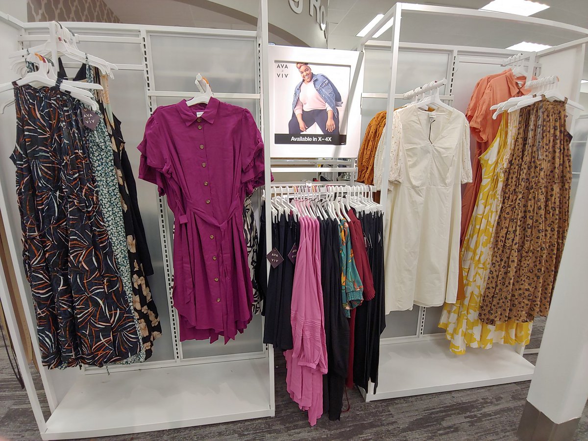 LyndseyMudro's tweet photo. Ava Viv got an organized upgrade today. All ready for the rest of summer. #avavivattarget #plussizesummerfashion #target1509 https://t.co/V0IY7mRHBO