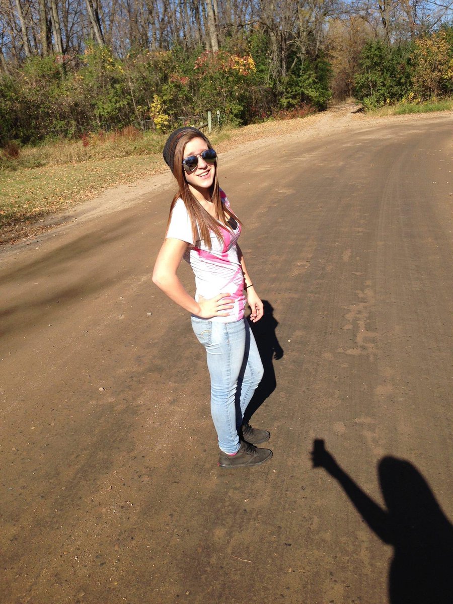 JenniferOrtman's tweet photo. 2015 ➖ 2020
Fuck I wish my hair was still that long. 😭 https://t.co/6lWS36pAG8