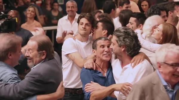 AcervoRNU's tweet image. O ano é 2014 e o fandom tá surtando com esse reencontro Thured na vinheta da globo.