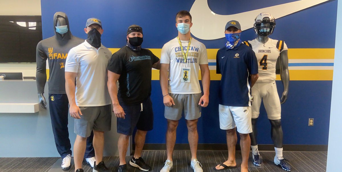 After a great visit I am blessed to have earned my 6th offer from The University of Central Oklahoma! <a href="/JakeCorbin/">Jake Corbin</a> @tholland23uco <a href="/amywingate89/">amy wingate</a> #stingem 🤙🏼🐝