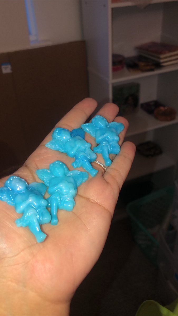 TheeGoldBoss's tweet image. 💦 Issa baby cherub keychains.