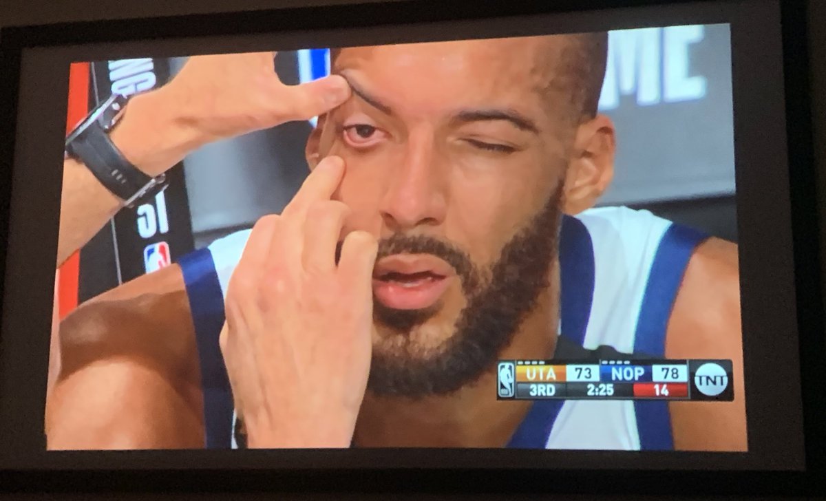 PodDontLieNBA's tweet image. me in HS helping my boy put eye drops in so that we don’t get arrested for being high in 7/11