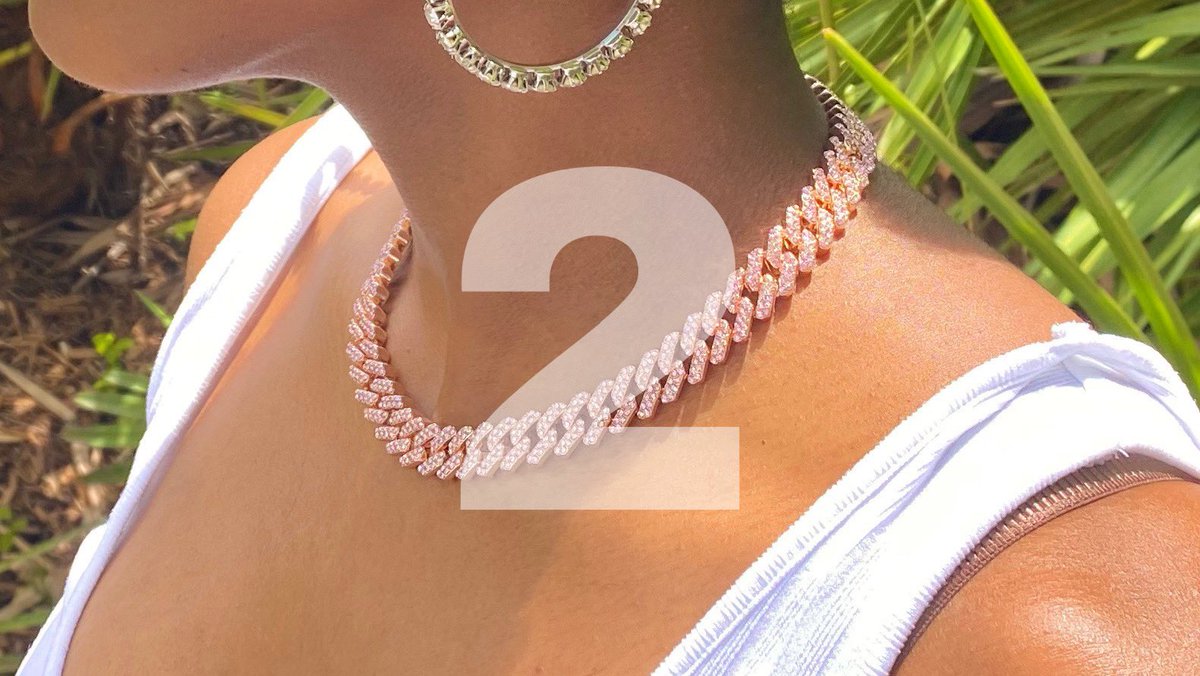 Because I know you were waiting for this one, the 305 Cuban Link💝
•
•
•
#cubanlink #cuban #rosegold #jewelry #tennischain #tapin #diamonds #dancing #icygirl #tapinchallenge