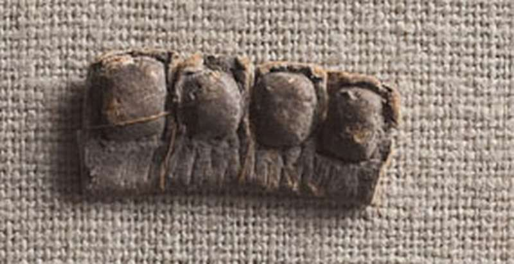 Our earliest evidence for Tefillin is from the 2nd-1st century BCE from the Judean desert. Here we see a variety of related practices, which resemble but also depart from what will become rigid rabbinic prescriptions and regularization. This has been studied by Yehuda Cohn. 8/28