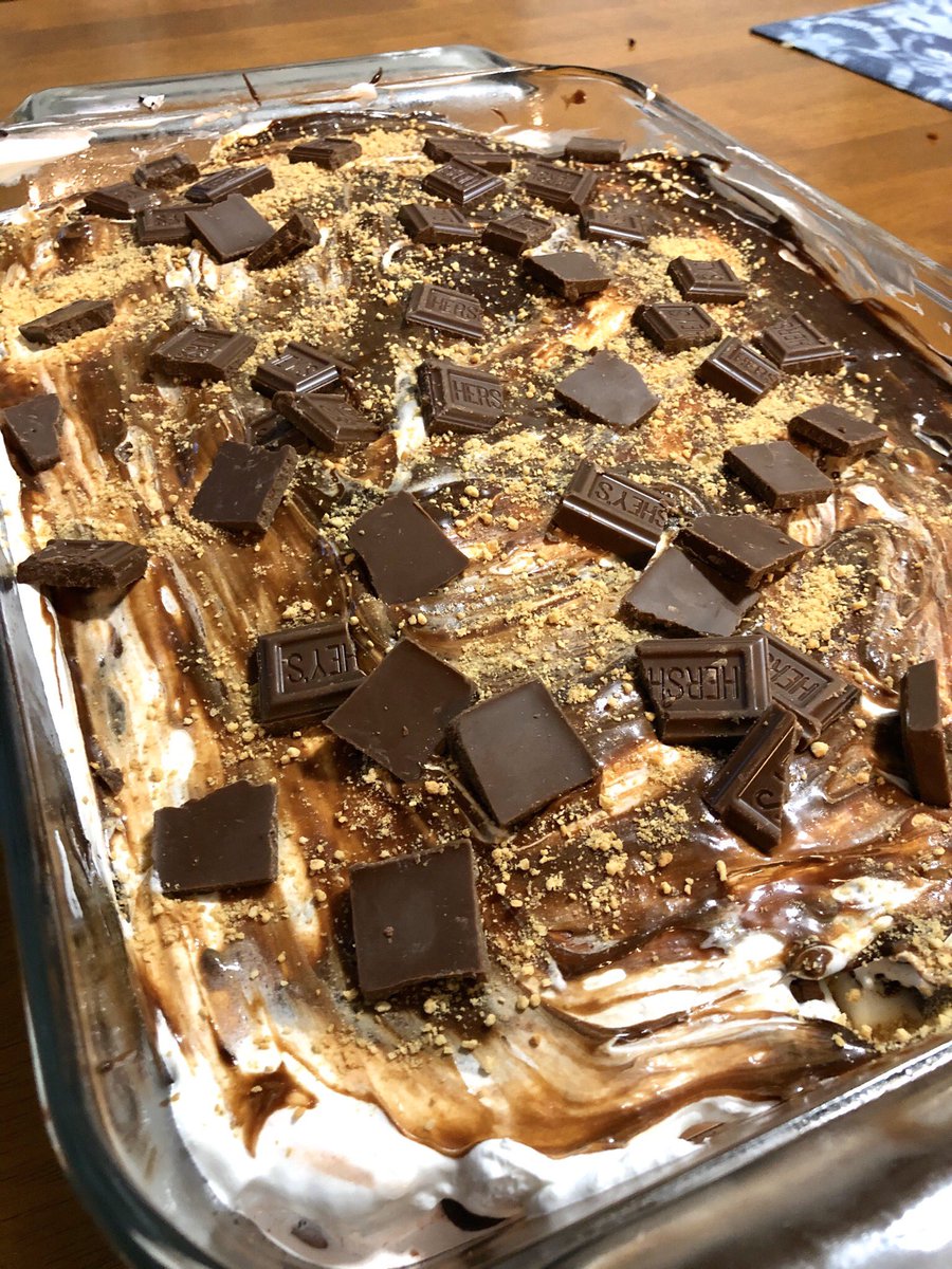 kaitlyn_casey23's tweet photo. SβMORES LASAGNA! Omggg itβs amazing ππ€© #chefkc https://t.co/CYJP9RNBlg
