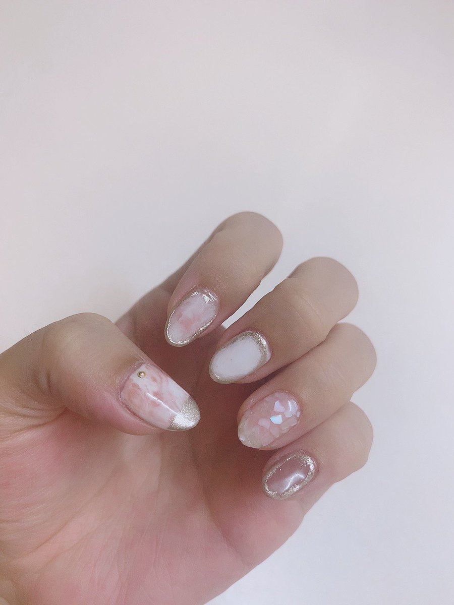 coz_0608's tweet photo. セルフジェルネイル💅🏼

ミラーパウダーを手に入れた✨
扱いが難しいけど、頑張った😎

#selfnail #jelnail #mirrornail #nuancenail #shellnail #セルフネイル #ジェルネイル #ミラーネイル #ニュアンスネイル #シェルネイル #囲みネイル  #セルフネイル好きな人と繋がりたい https://t.co/IHbOYGghUL