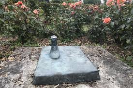 1. Here’s a thread I’m going to call ‘The Strange True Story of the Stolen Steve Ovett Statue’: