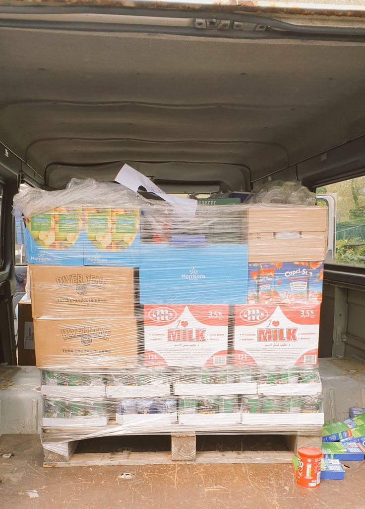 The amazing Zest team collecting food ready for parcels to be made up for families of @WellswayMat thank you <a href="/FareShareSW/">FareShare South West</a> for supporting us again this year ❤