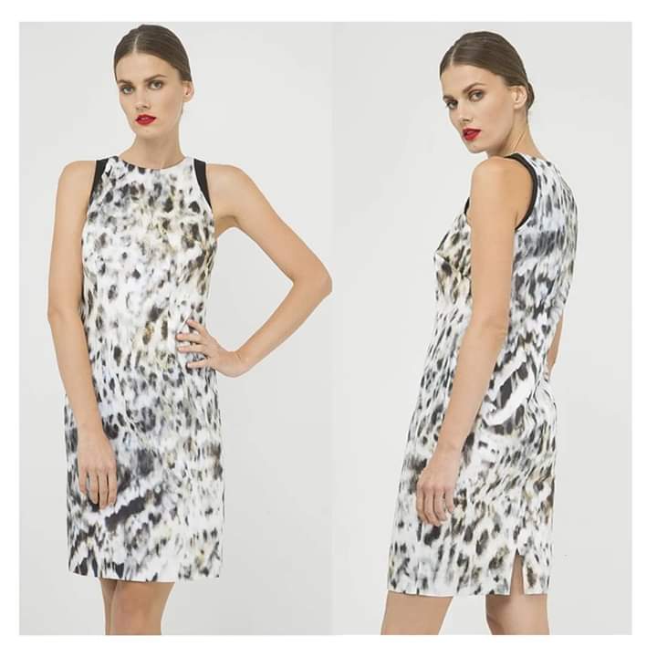 YolookaStore's tweet photo. ☆GO BOLD☆
Sleeveless  dress  in woven stretch print gabardine fabric. Contrast black fabric around the armholes. Round neckline and slightly racer shoulders. Darts at the bust and vertical seams in the front and the back for the perfect fit https://t.co/uXeaAxxGkS