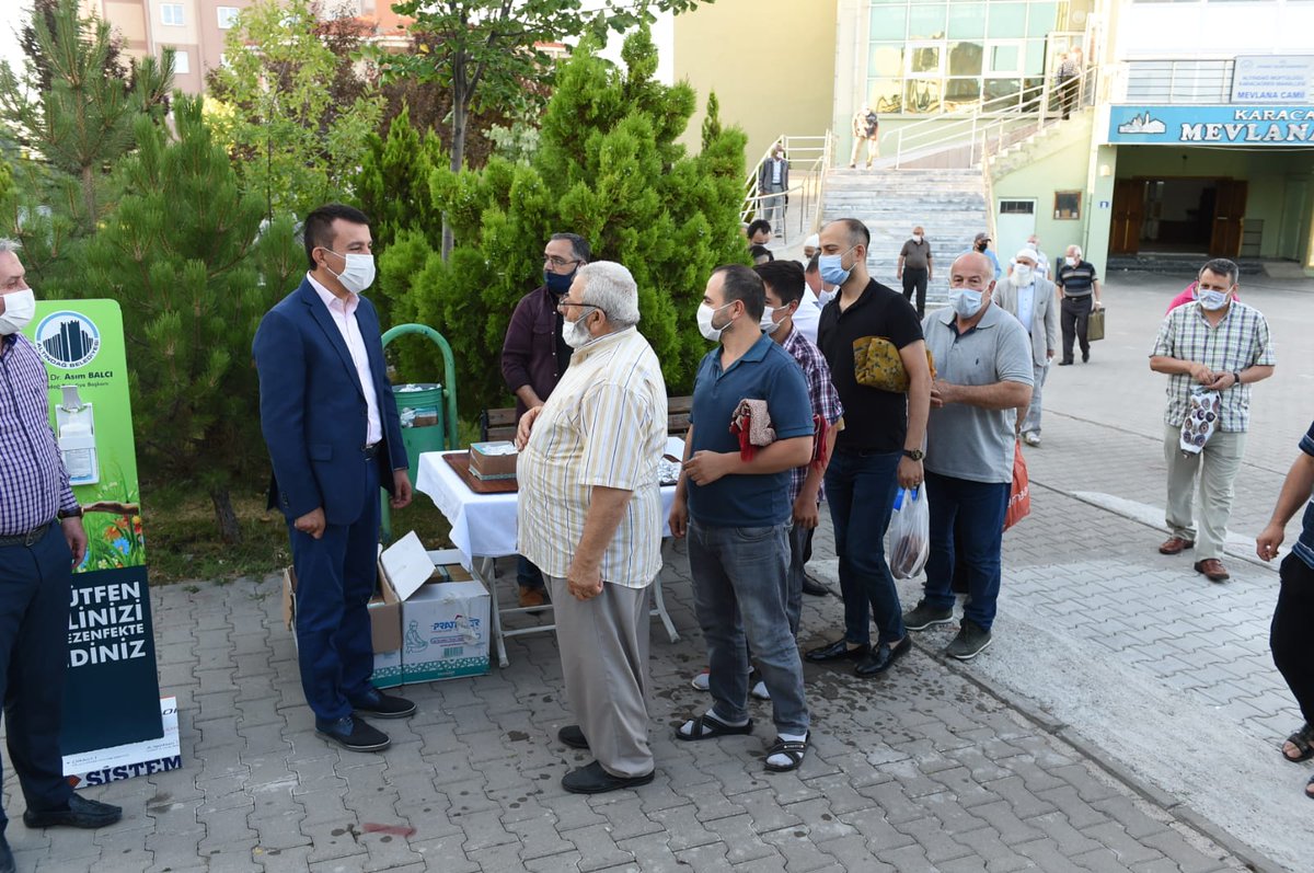 asimbalci's tweet photo. AK Parti Altındağ İlçe Başkanımız Sn. Ahmet Karaca ile Karacaörenli hemşehrilerimizle bayram namazı sonrası bayramlaştık. https://t.co/2y30NRQ8pv