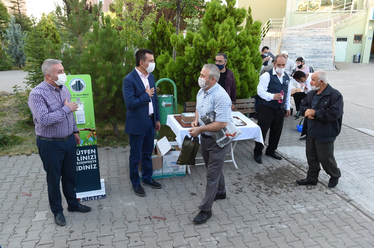 asimbalci's tweet photo. AK Parti Altındağ İlçe Başkanımız Sn. Ahmet Karaca ile Karacaörenli hemşehrilerimizle bayram namazı sonrası bayramlaştık. https://t.co/2y30NRQ8pv