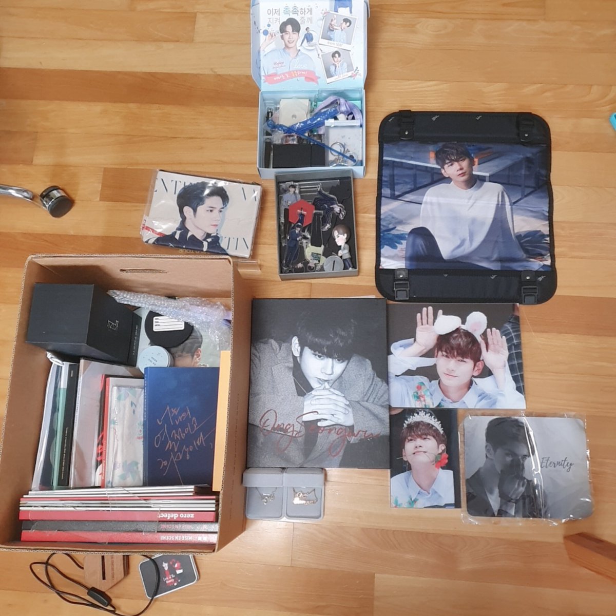 pret_0sw's tweet photo. 방 정리하는게 많이 무거워가꾸.. 액자부터 바인더, 아크릴스탠드 포토북까지 굿즈는 많은데 슬슬 정리해야 할 것 같아서😢
아가얼굴인데 좋은 분께 보내드리고싶어서
택배든 직거래든 원하시는 것 있으시면.. 멘션주셔요! https://t.co/e2StYDtEw3