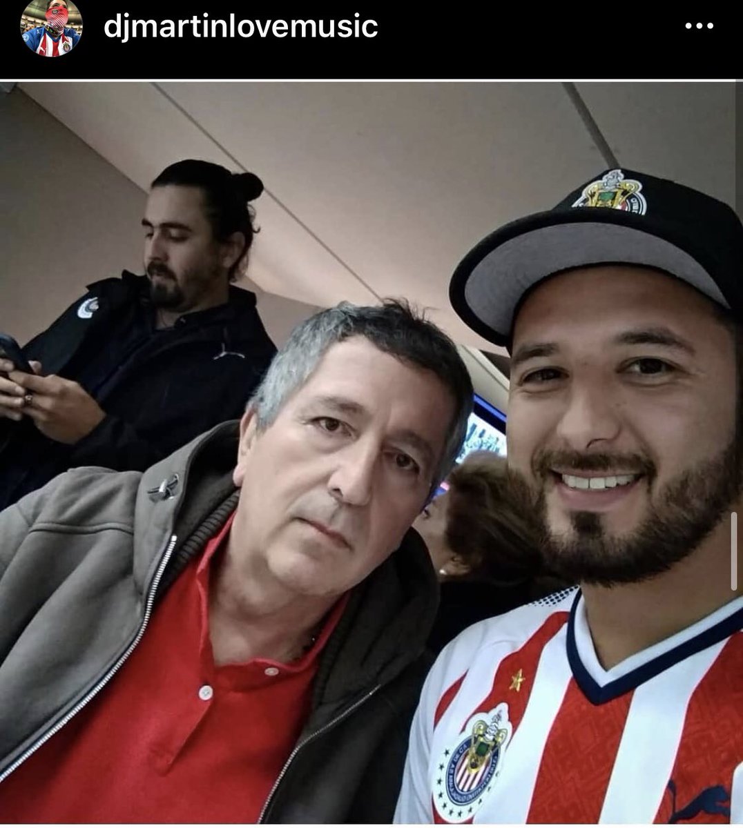DjML224's tweet photo. @Chivas #FortalezaSagrada @Chivas @EstadioAkron @Amauryvz 
Matrimonio, Palco Chivas, llorando de felicidad, vestidores .... y creo si he cumplido las demás 😉 https://t.co/QGbXYC6RAs
