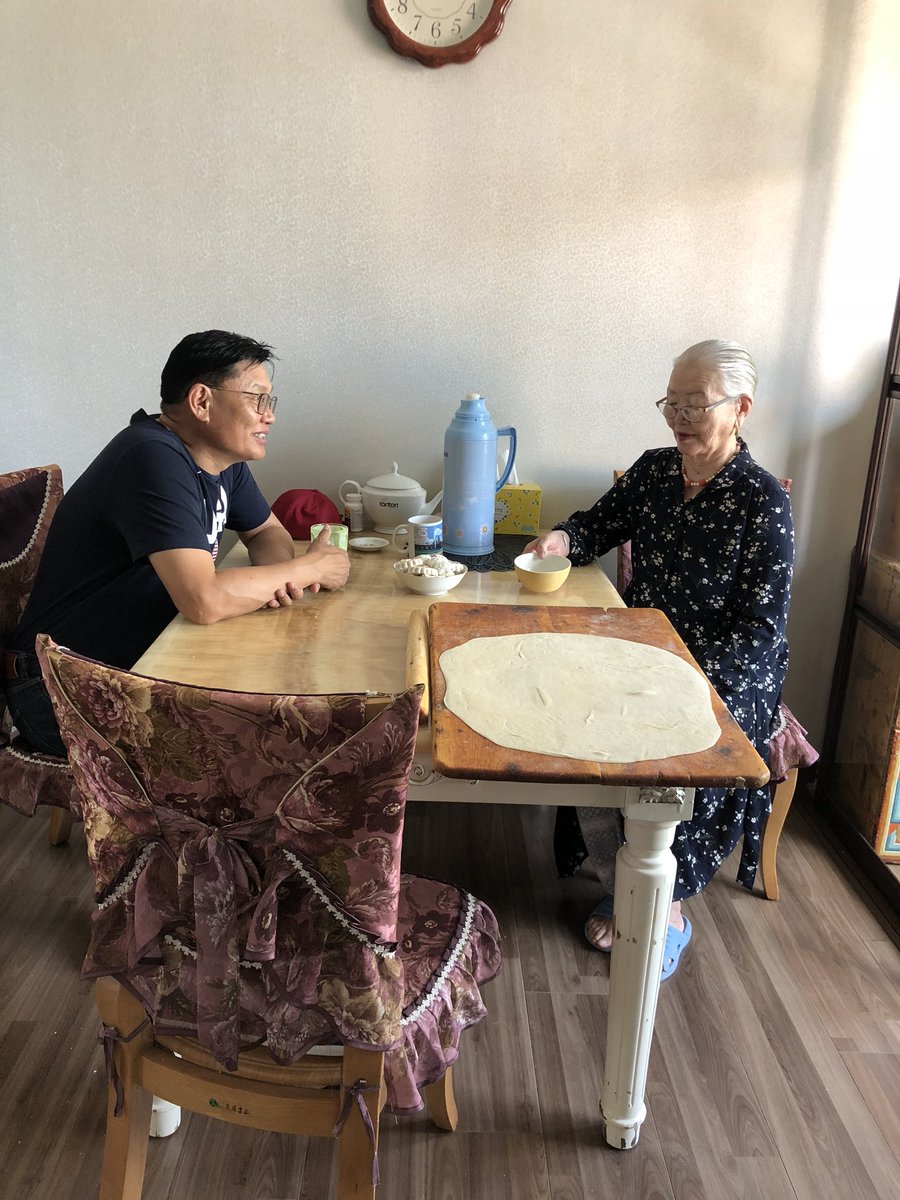 Ээжий гурилтай шөлийг хүлээнгээ
энэ тэрийг хуучилсан шээг л