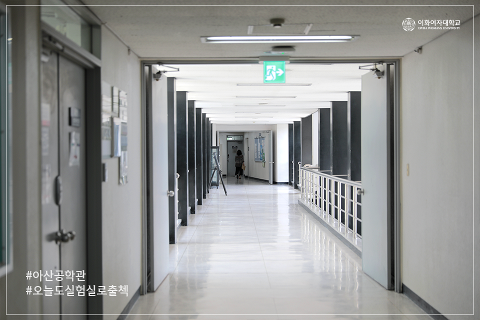 EwhaWomansUniv's tweet photo. [Today's Ewha Cam] Space sketch of Ewha waiting for Buds #19 Engineering Building

#cradle_of_female_engineers #Engineering_Building #Asan_Engineering_Building #New_Engineering_Building #ewhawomansuniversity #ewha #univ https://t.co/xHslE4AtZb
