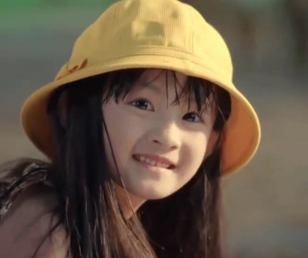 หนูน้อยที่หน้าคล้ายมาร์คคนนี้ชื่ออะไรคะ​ 🥺