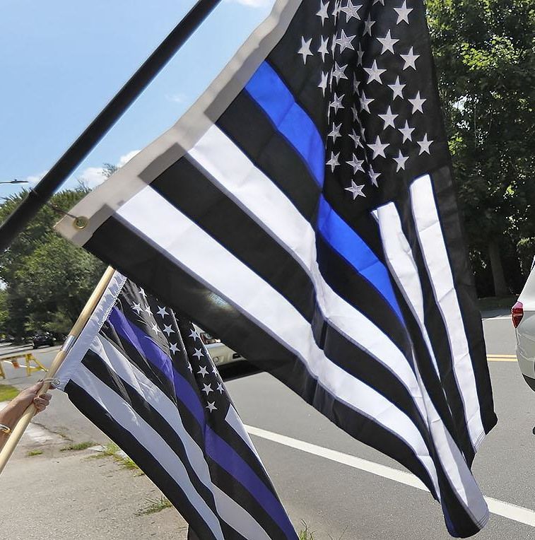 Mass. fire union to ‘pick up the torch,’ taking thin blue line flag on tour of state - buff.ly/2XcRGl7 <a href="/THE_PFFM/">Fire Fighters of MA</a> #ThinBlueLine