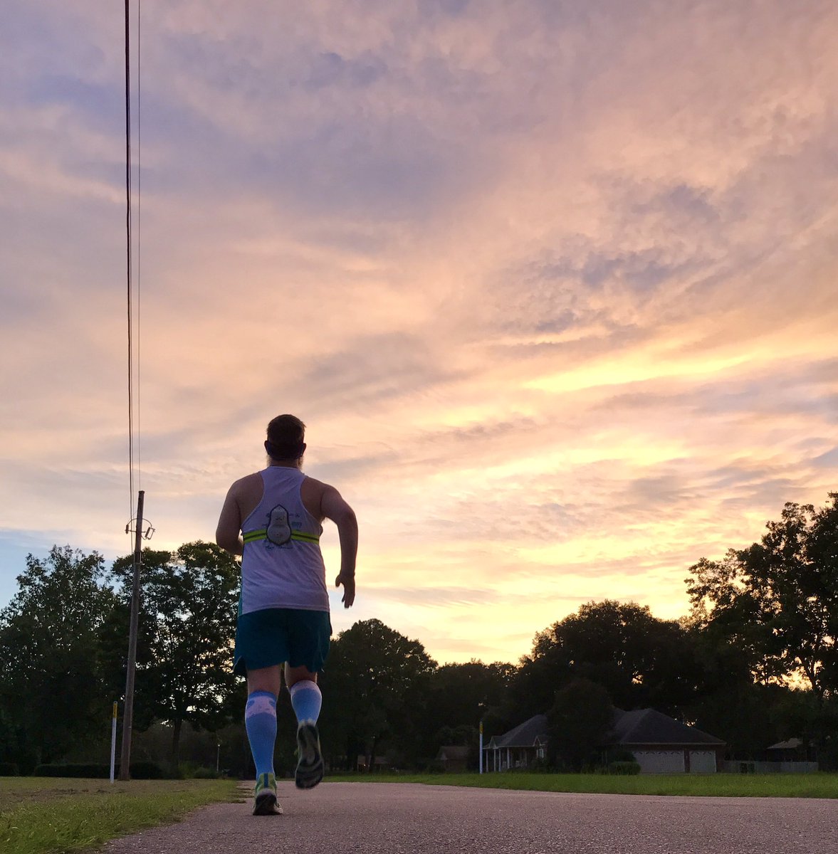 wortholomew's tweet photo. Whatever the goal — a better day, a better mind, a better you: give chase.
4.3 miles under a magnificent sky.
#IStandWithYou #teamnuun #HSHive #RunBlueRidge #KeepItTight #SquirrelsNutButter #AltraRedTeamUS #TeamROADiD #RunChat #IHeartTally #SeenOnMyRun #SceneOnMyRun #Sunset https://t.co/xRIw8WsBoH
