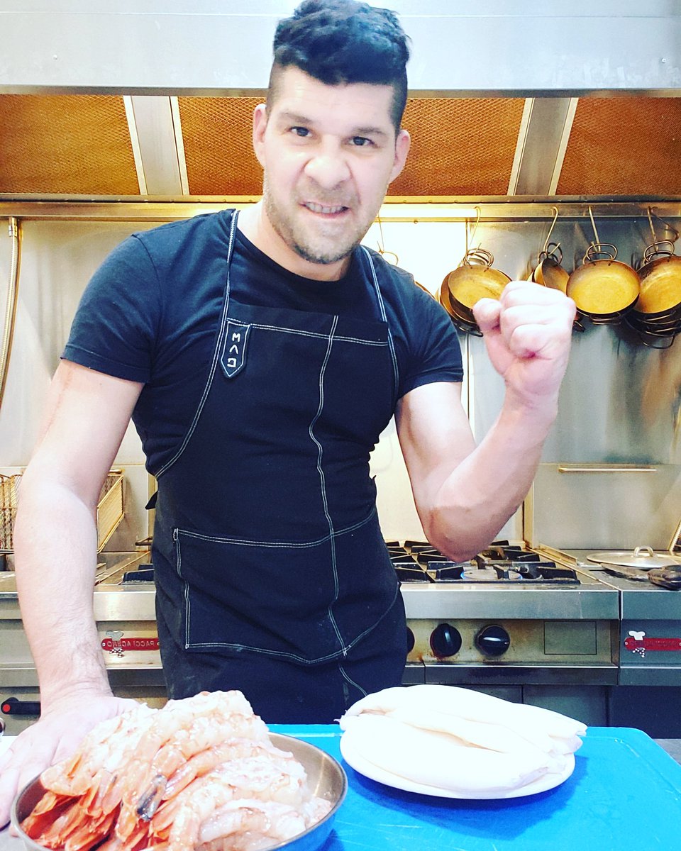 monocicero's tweet photo. Me extrañan si mi instagram personal que me Chorearon?
Acá estoy!!
Más fuerte que nunca.
Vayan avisando a los que me perdieron que este domingo por la Noche Festejamos el día del Gastronómico con una transmisión en vivo #monocomando desde la cuenta @elbodegondelmono https://t.co/epOcNjlV63