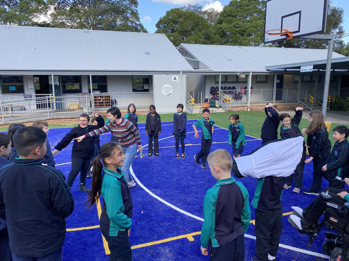JaimeeHutchens's tweet photo. One of our fantastic @Macquarie_Uni Prac students leading an engaging CAPA lesson @ermington_west #teamewps @CaptainJackEWPS @mrjamesdavies30 https://t.co/YqF5gcDdPy