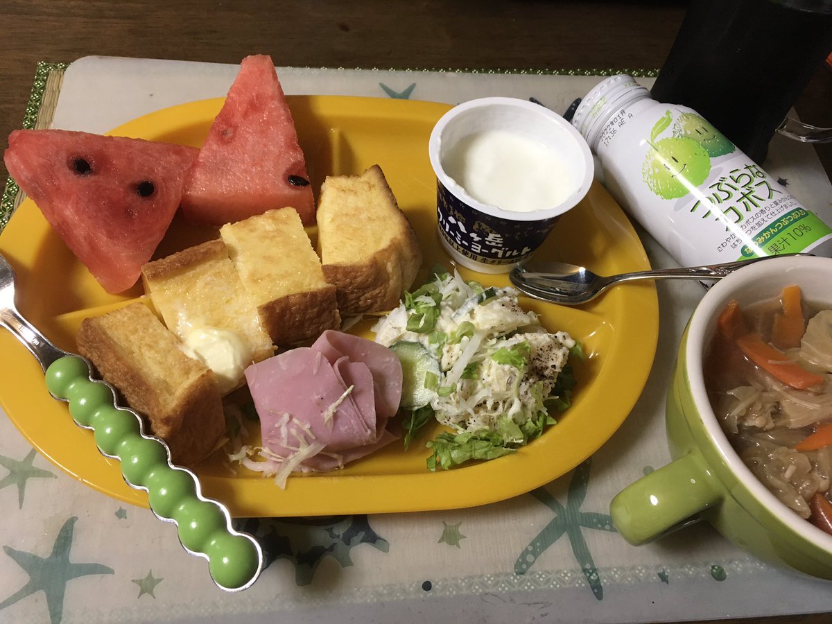 mizoemouse's tweet photo. おはようございます😃
フレンチトースト、ハム、ポテトサラダ、よーぐ、スイカ。
豚と野菜のスープ、つぶらなカボス、アイスコーヒー。 https://t.co/Rp0T8zpdyI