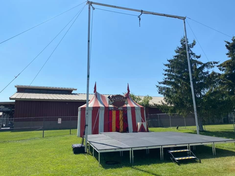 Soundcheck, check check check one two three... The rig is up! The stage is up! The Mini-big Top is up! We are almost ready for you all! Are you ready? Tickets! Ticket's please! Get your tickets right here -> buff.ly/2uAEPKj