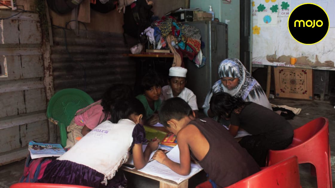 15-year-old girl turns a makeshift tent into a classroom at #Rohingya camp in Kalindi Kunj, New Delhi Stay tuned for updates on the report by @NidhiSuresh_